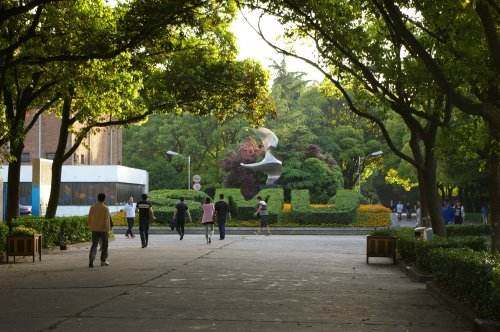 四川外国语大学成都学院空乘专业_四川大学英语专业_四川省内机械专业大学