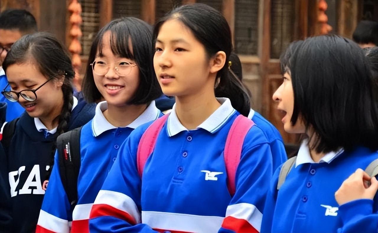 “取消一门学科”投票结果走红，英语只排第3，榜首令人心服口服