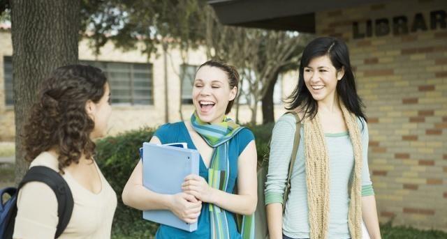 大学中这五大专业,以后就业前景会很好,女生学会更有优势一点