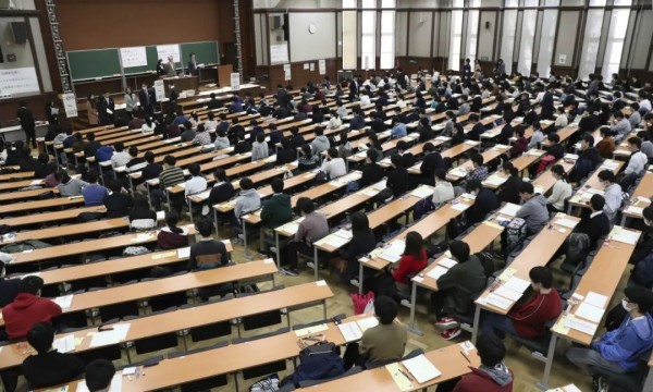 日本人学英语_日本学生的英语水平怎么样_日本人教英语