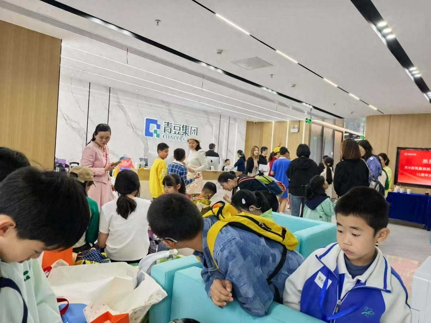 “关系链+服务链”解决了传统线下机构生难困境