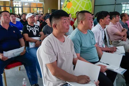 哈密外教英语培训机构_哈密瓜选瓜师职业技能培训_哈密瓜营销师培训课程