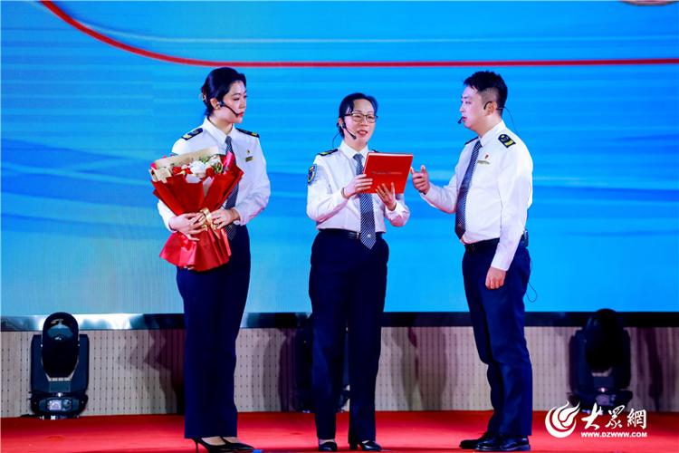 上班族如何学英语_上班族学英语_上班的人学英语