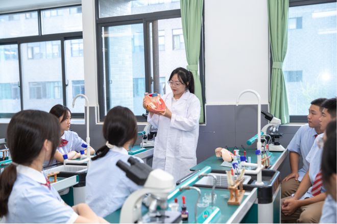 成实外教育集团有哪些学校_育英外国语实验学校_育英外国语学校排名